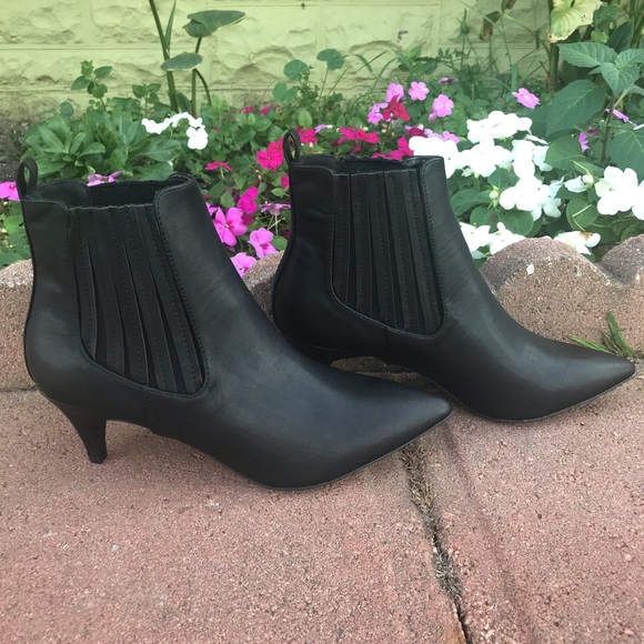 Shoes - New Small cute Heel Bootie size 7 left